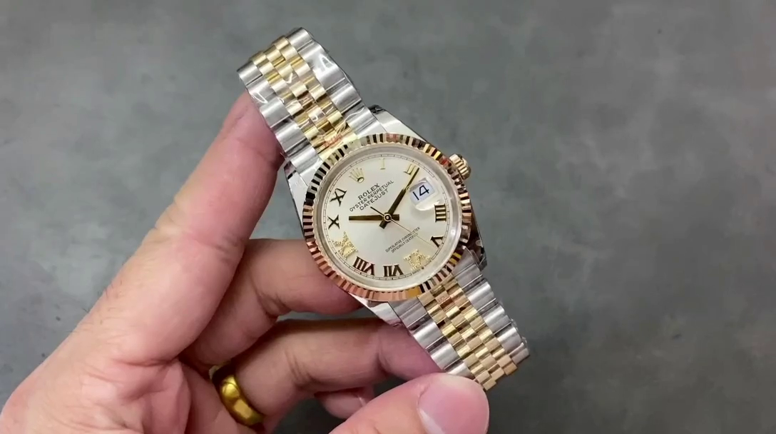 Rolex Datejust 36MM 126233 0031 Silver Roman Numeral Dial Fluted Bezel Unisex Replica Watch - QualitySwissReplica