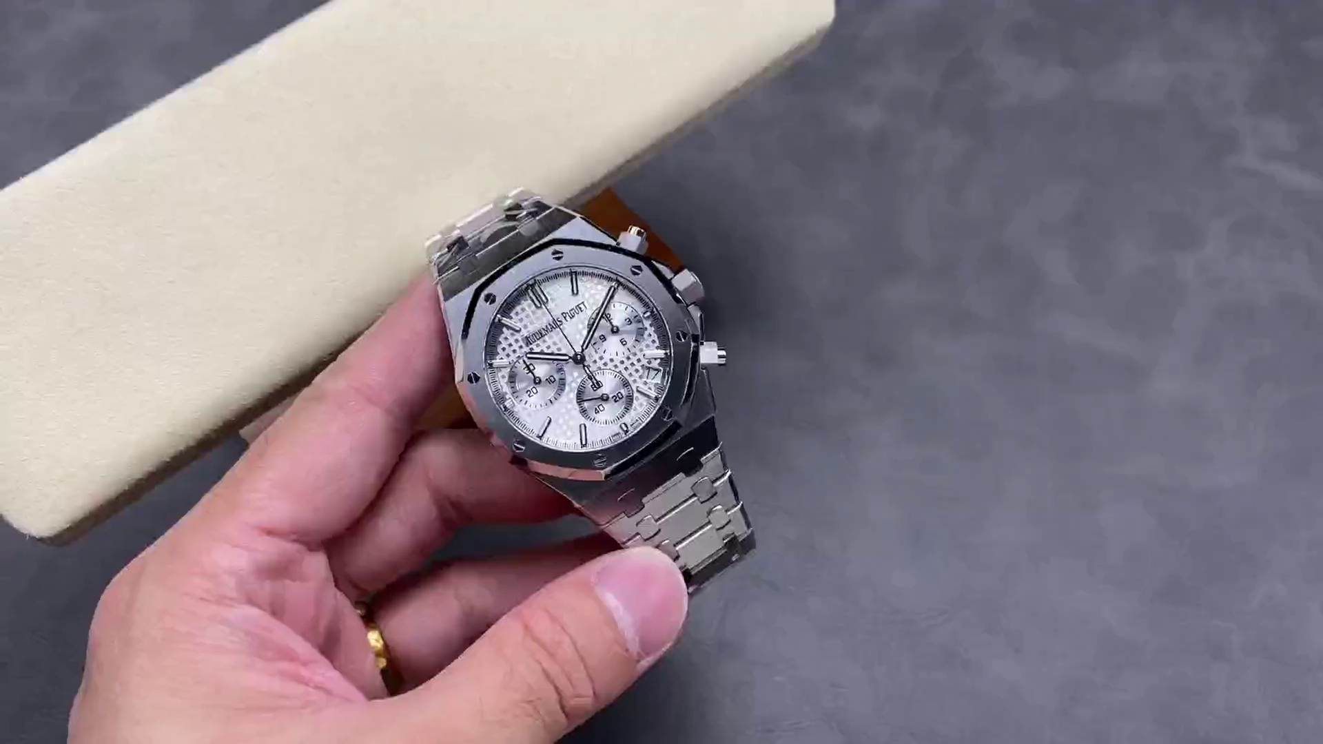 AP Replica Royal Oak 26240ST.OO.1320ST.07 Chronograph 41 Silver Dial - QualitySwissReplica