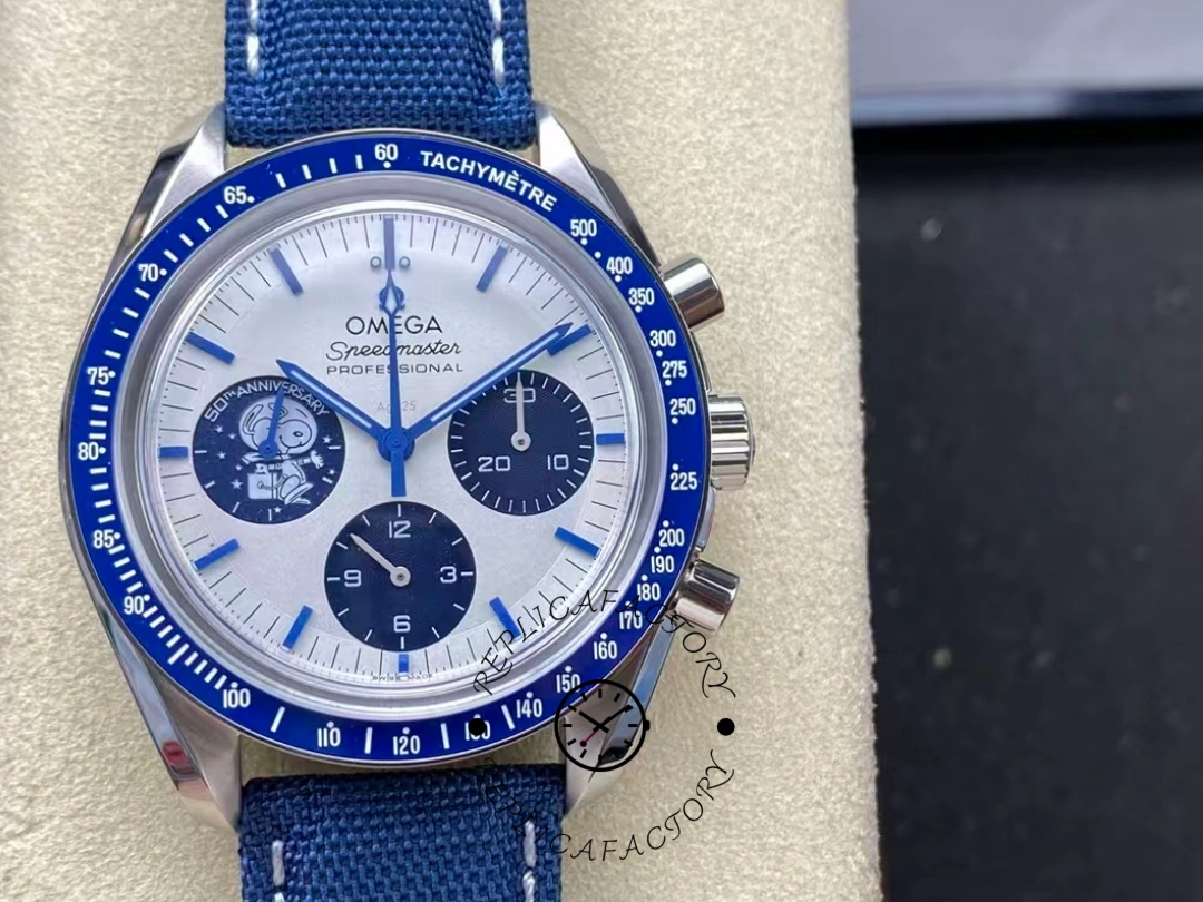 Omega Speedmaster Snoopy Award 310.32.42.50.02.001 Silver Dial Replica Watch - QualitySwissReplica