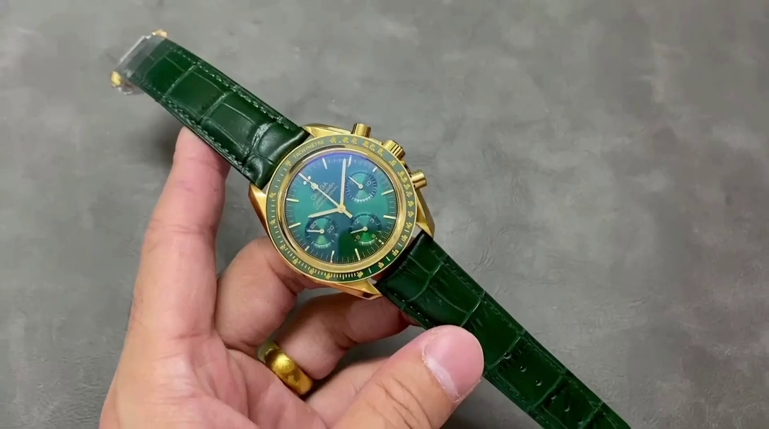 Omega Speedmaster Moonwatch Yellow Gold Watch 310.63.42.50.10.001 1:1 Clone - QualitySwissReplica