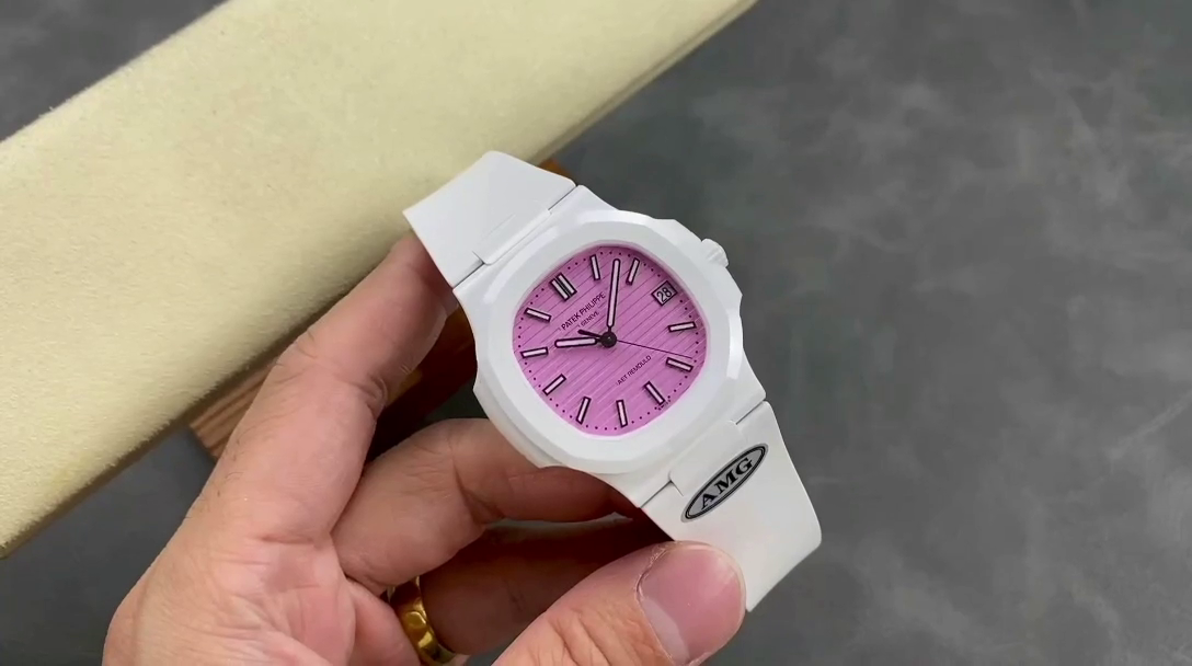 Patek Philippe Nautilus Pink Dial 5711 40MM Watch - QualitySwissReplica