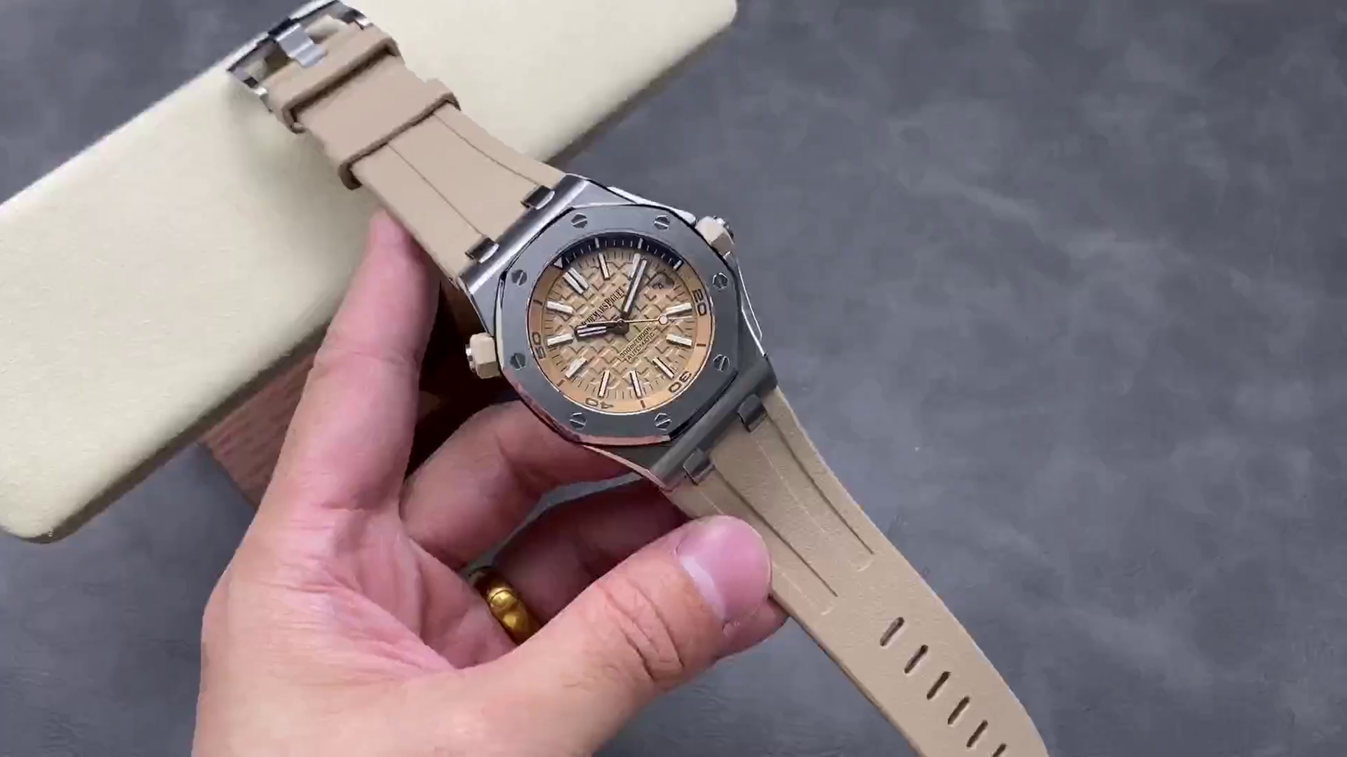 AP Royal Oak Offshore 15710ST.OO.A085CA.01 Diver Rubber 42mm Replica Beige Dial - QualitySwissReplica