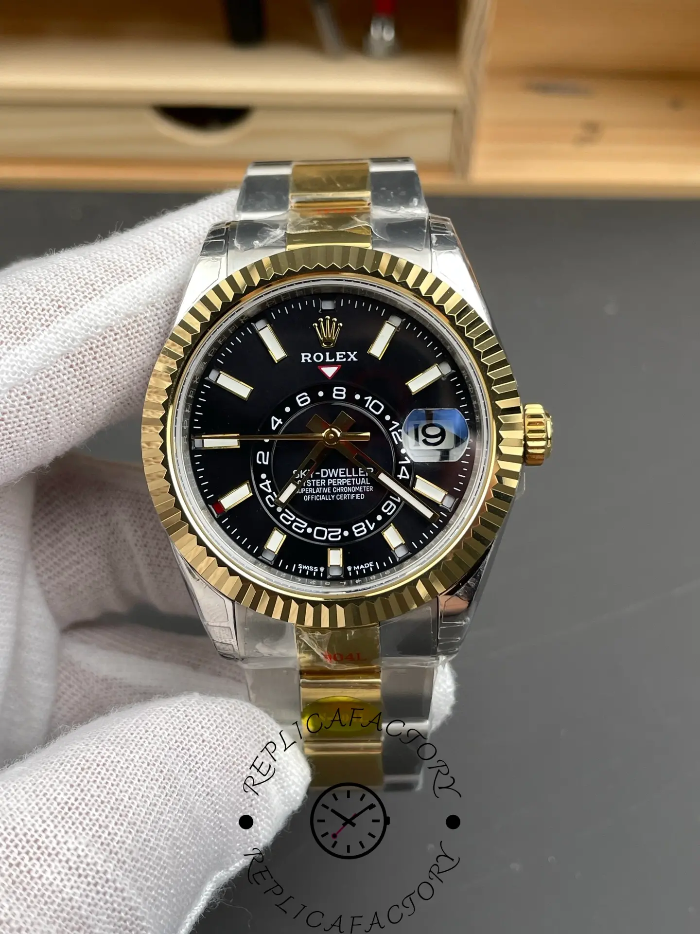 Rolex Sky Dweller 42 Yellow Rolesor Black Dial Oyster M336933 0003 Men's Watch - QualitySwissReplica
