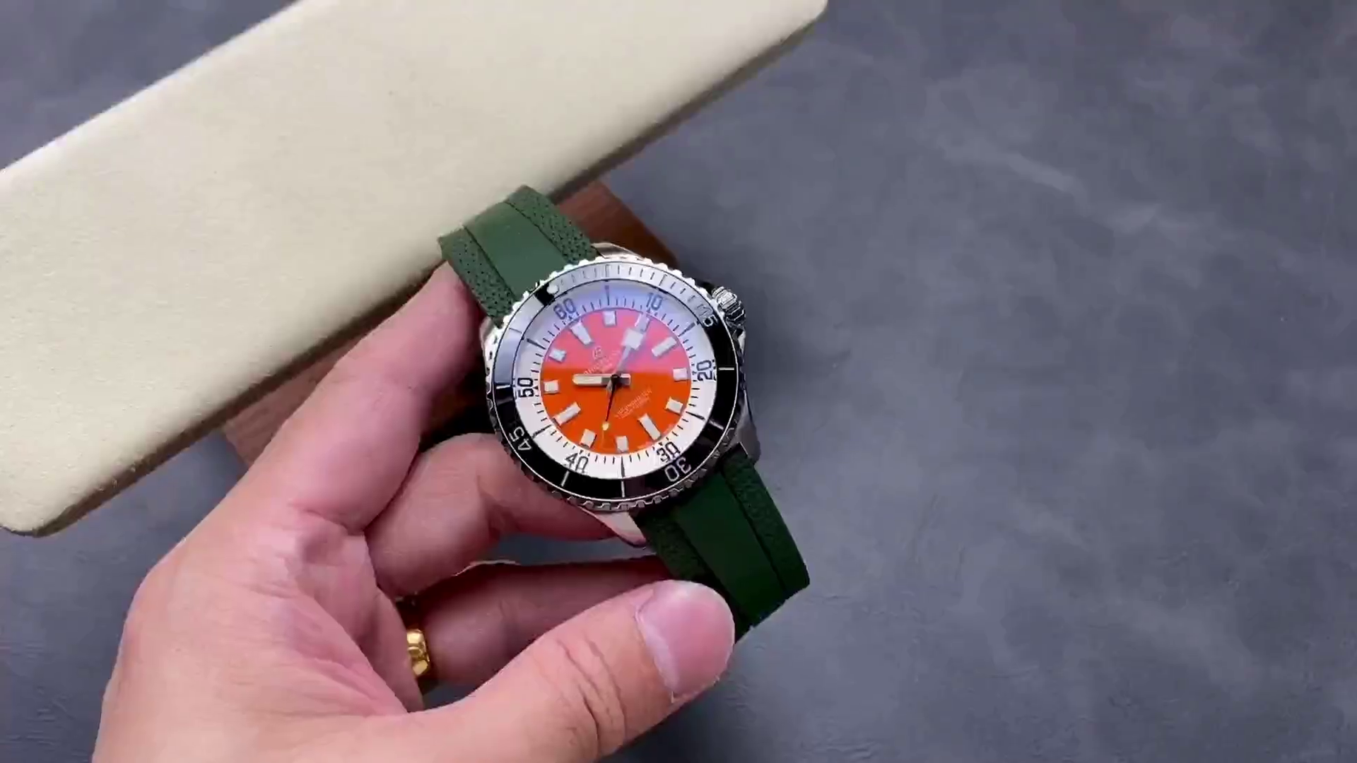 Breitling Superocean A173751A1O1S1 Automatic 42 Replica Kelly Slater Limited - QualitySwissReplica