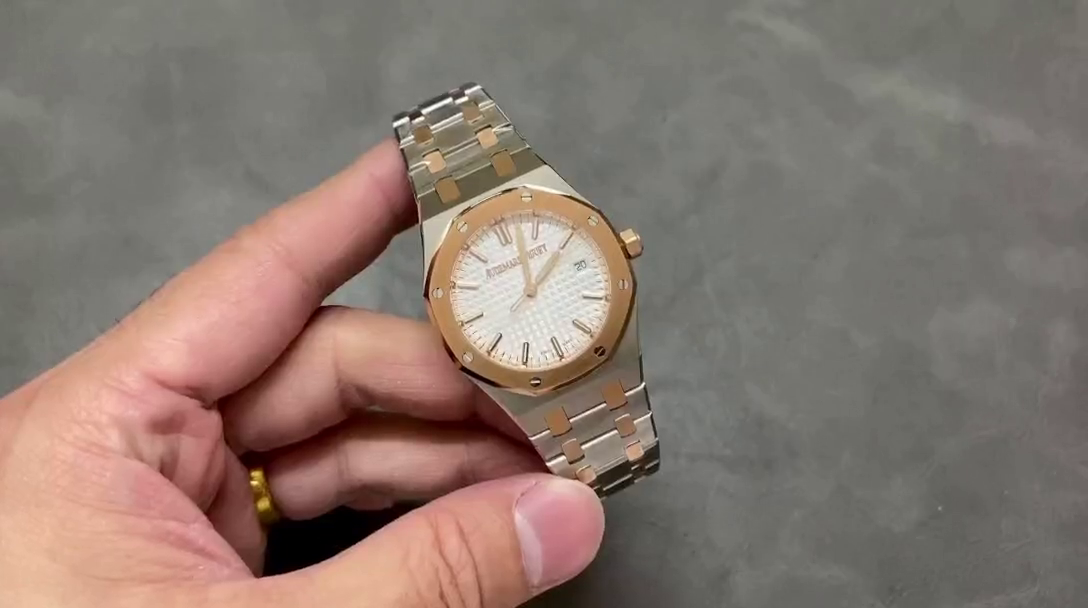 AP Royal Oak 37 Two-Tone 1:1 Clone 15550SR.OO.1356SR.01 Silver Unisex Watch - QualitySwissReplica