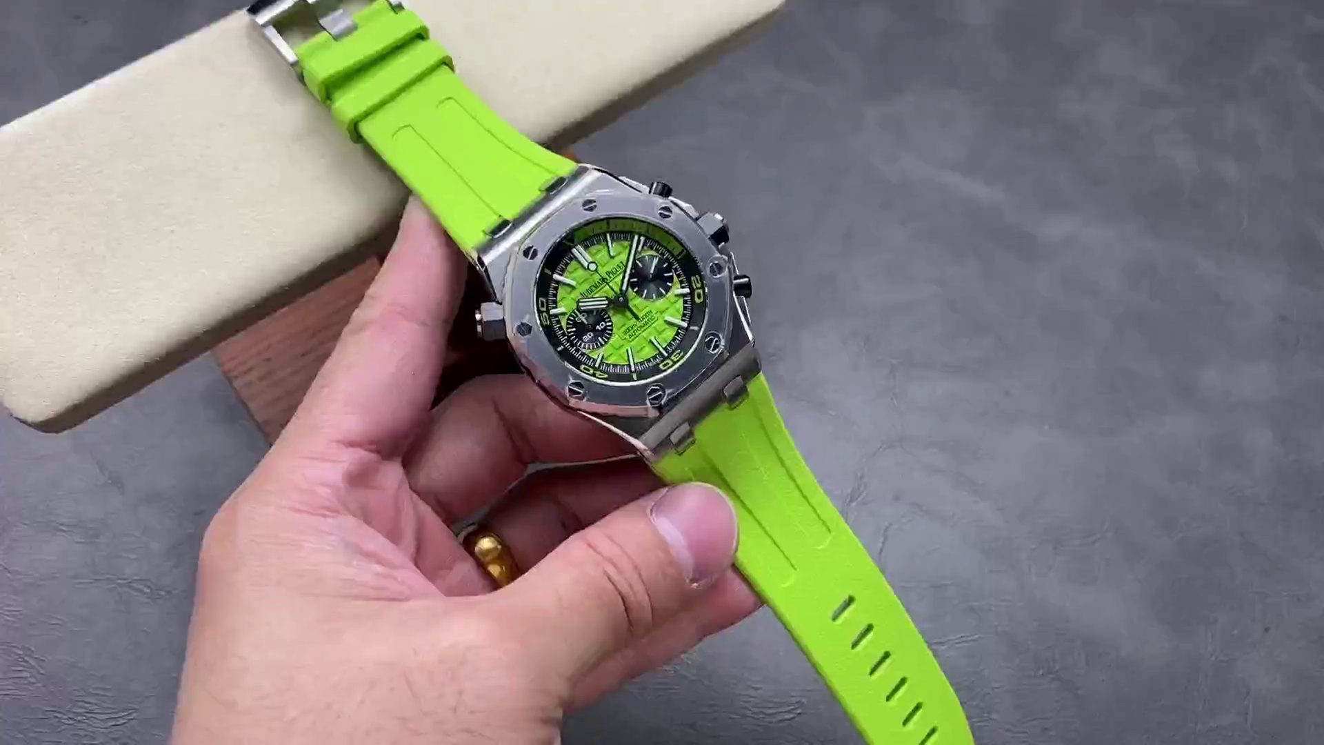1:1 Clone AP Royal Oak Offshore Diver 42 26703ST.OO.A038CA.01 Green Rubber Strap - QualitySwissReplica