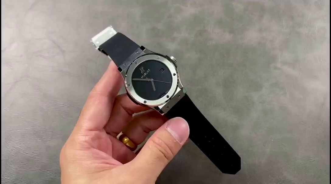 Replica Hublot Classic Fusion Titanium 542.NX.1270.RX.MDM 42mm - QualitySwissReplica