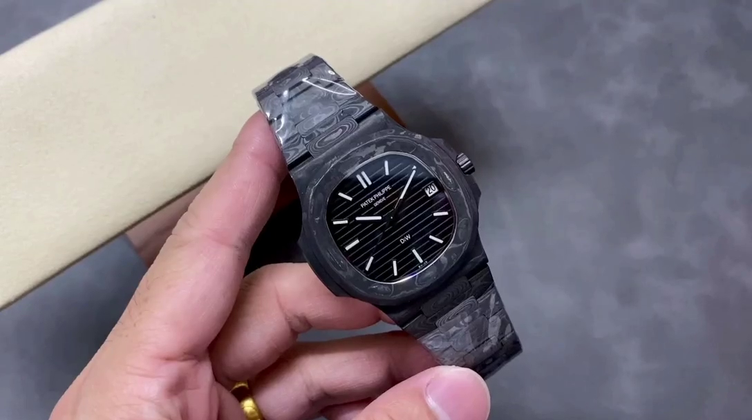 Patek Philippe Nautilus Carbon Fiber Case Black Dial 5711 40MM Watch - QualitySwissReplica