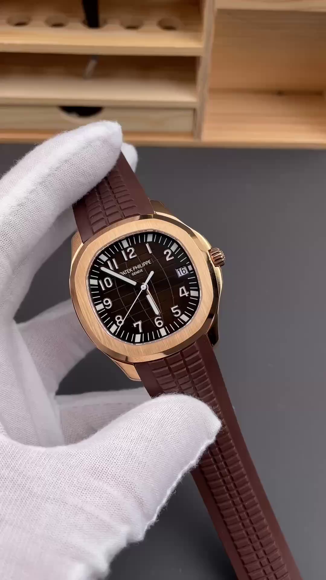 Replica Patek Philippe Aquanaut 5167R 001 40mm Mens Watch - QualitySwissReplica
