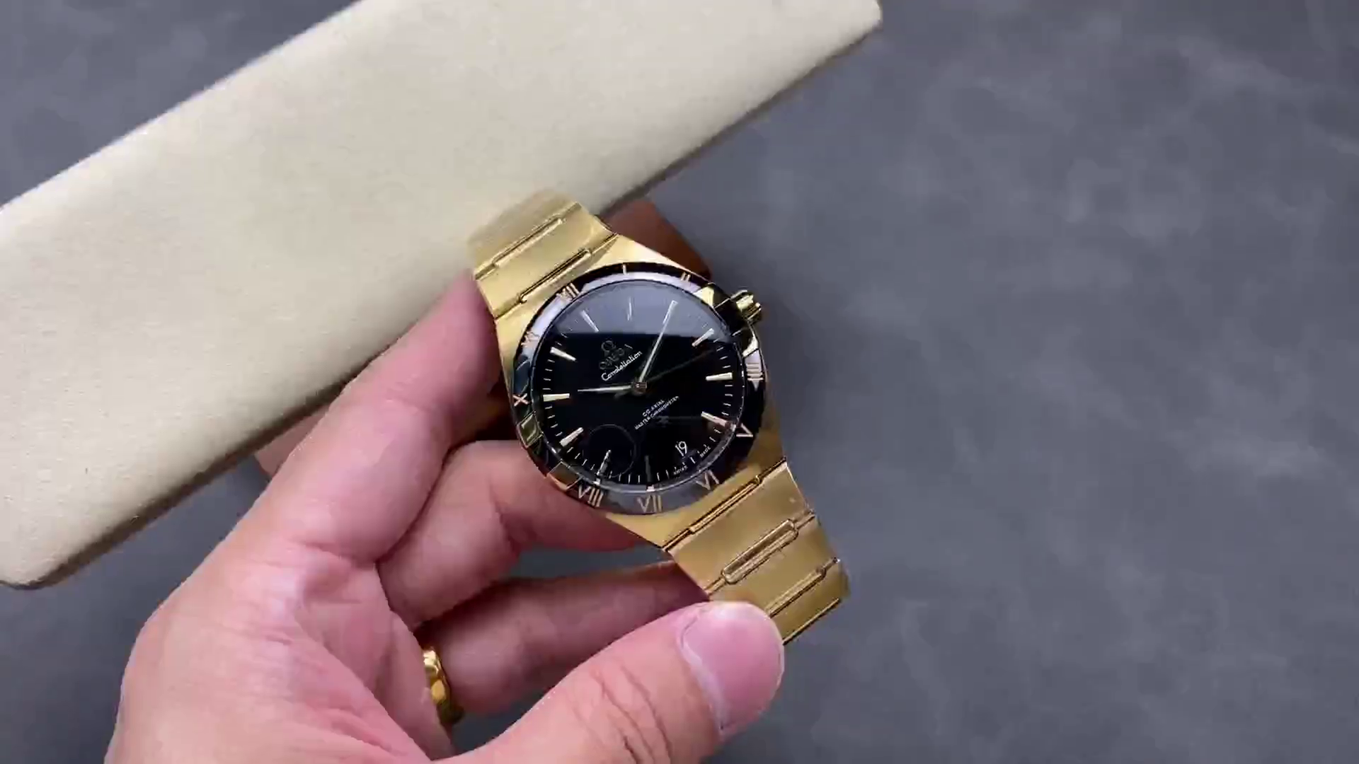 Omega Constellation 131.63.41.21.01.001 Replica Gold Bracelet Men's Watch - QualitySwissReplica
