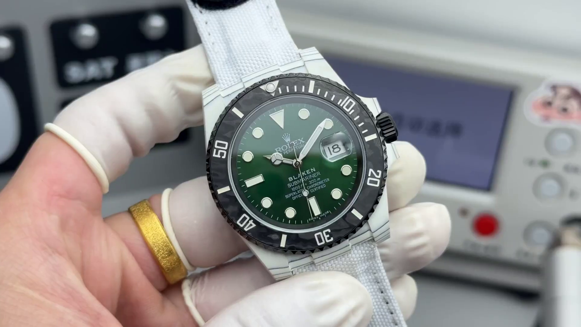 Replica Rolex Submariner 40mm Green Dial White Nylon Strap 116610 - QualitySwissReplica