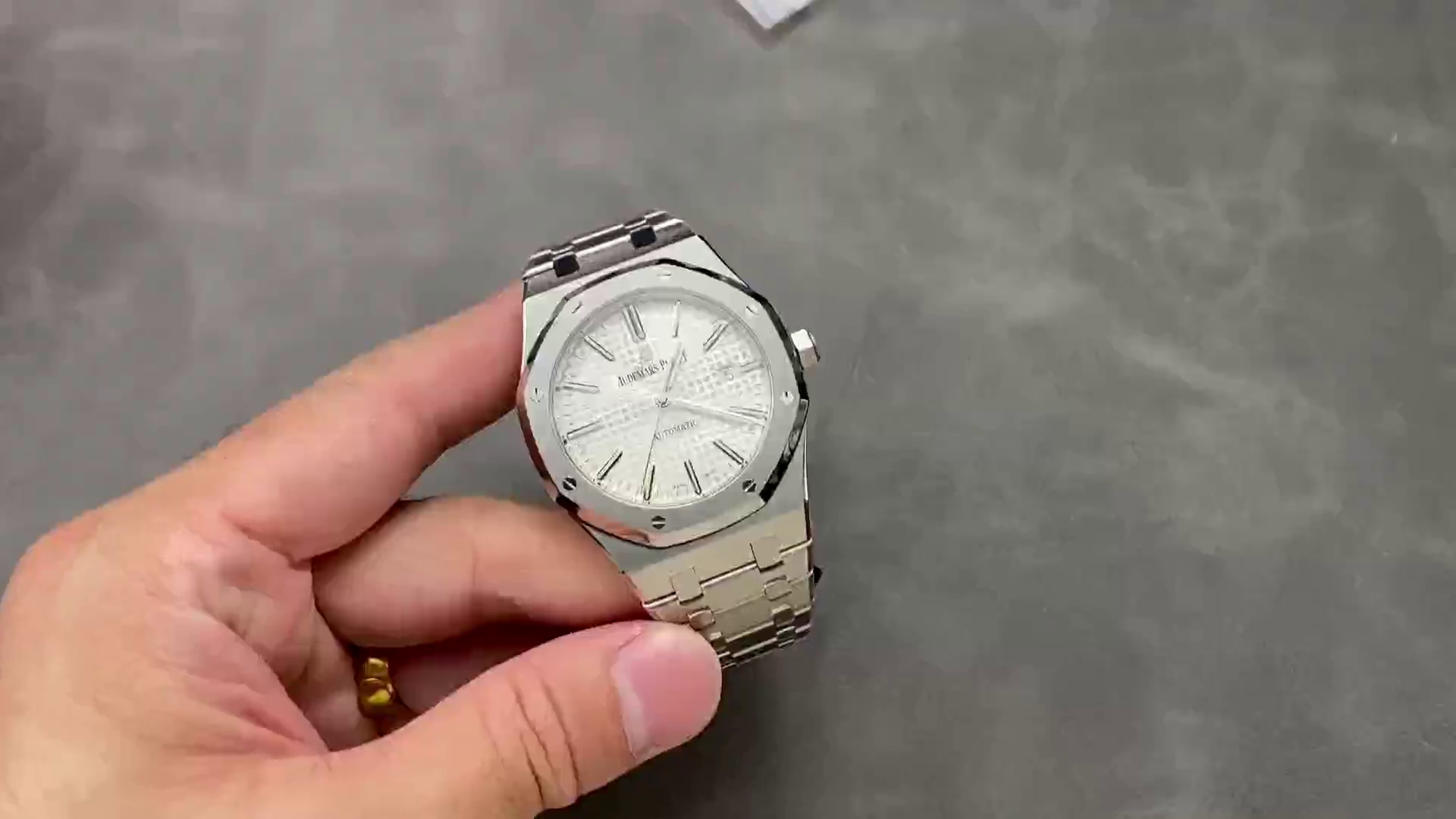 AP 15400ST.OO.1220ST.02 Royal Oak 41mm Silver Dial Replica Mens Watch - QualitySwissReplica
