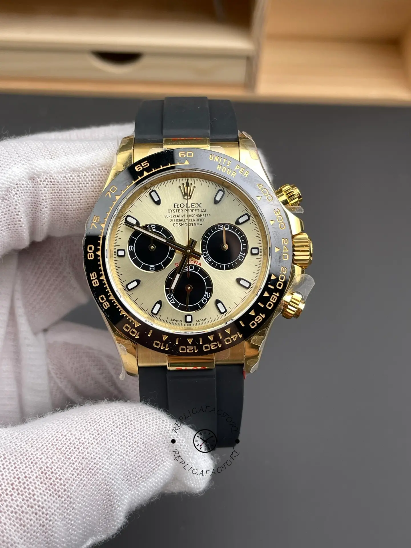 Rolex Daytona 116518LN Yellow Gold Champagne Dial 40mm Mens Replica Watch - QualitySwissReplica