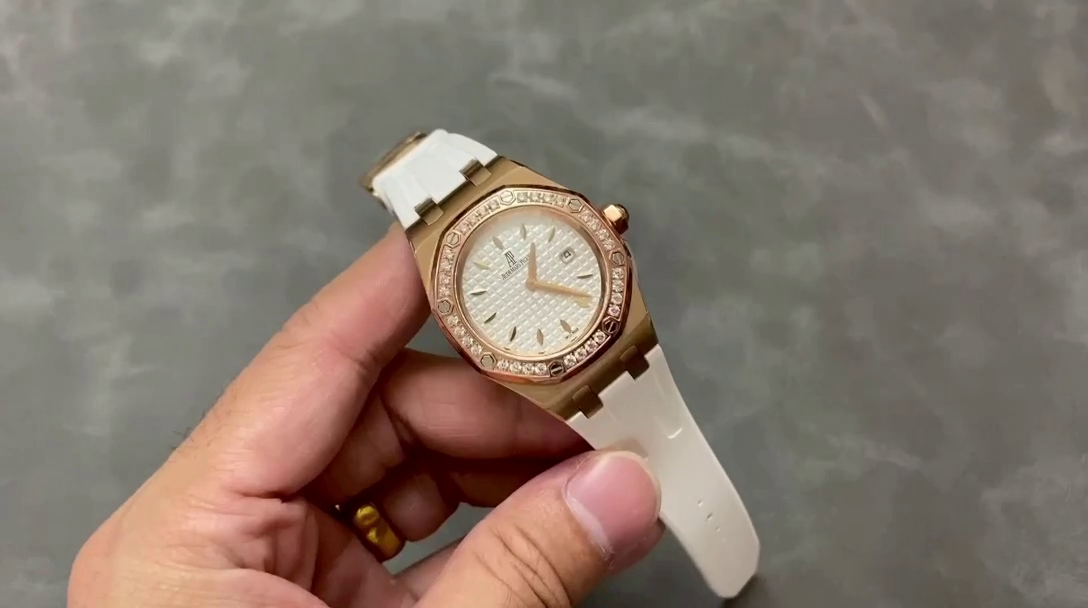 AP Royal Oak 33MM Women's Watch 67621OR.ZZ.D010CA.01 1:1 Clone White Rubber - QualitySwissReplica