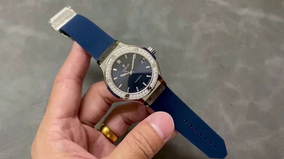 565.NX.7170.RX.1204 Hublot Classic Fusion Titanium Blue Diamonds - QualitySwissReplica
