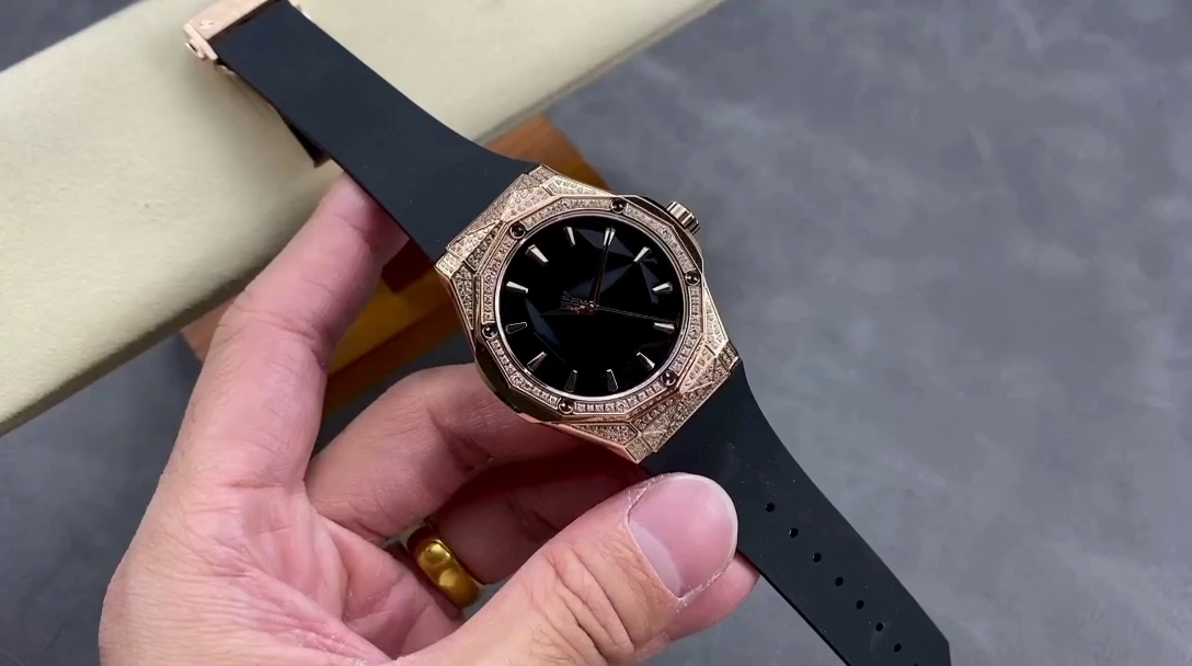 Hublot Classic Fusion 550.OS.1800.RX.1604.ORL19 40mm - QualitySwissReplica