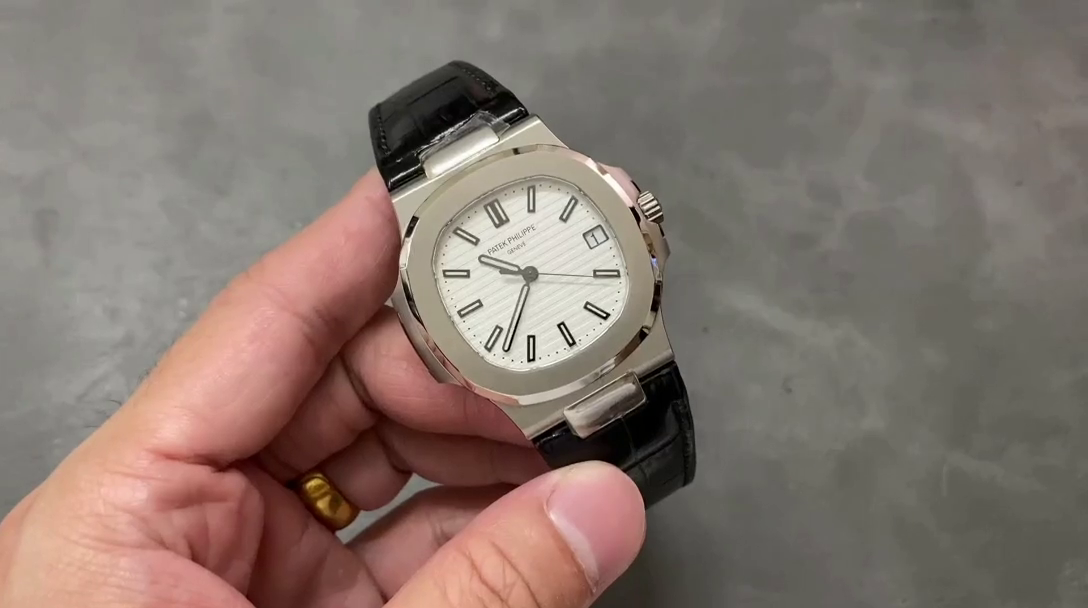 Patek Philippe Nautilus 5711 1A 40mm Mens Replica Watch - QualitySwissReplica