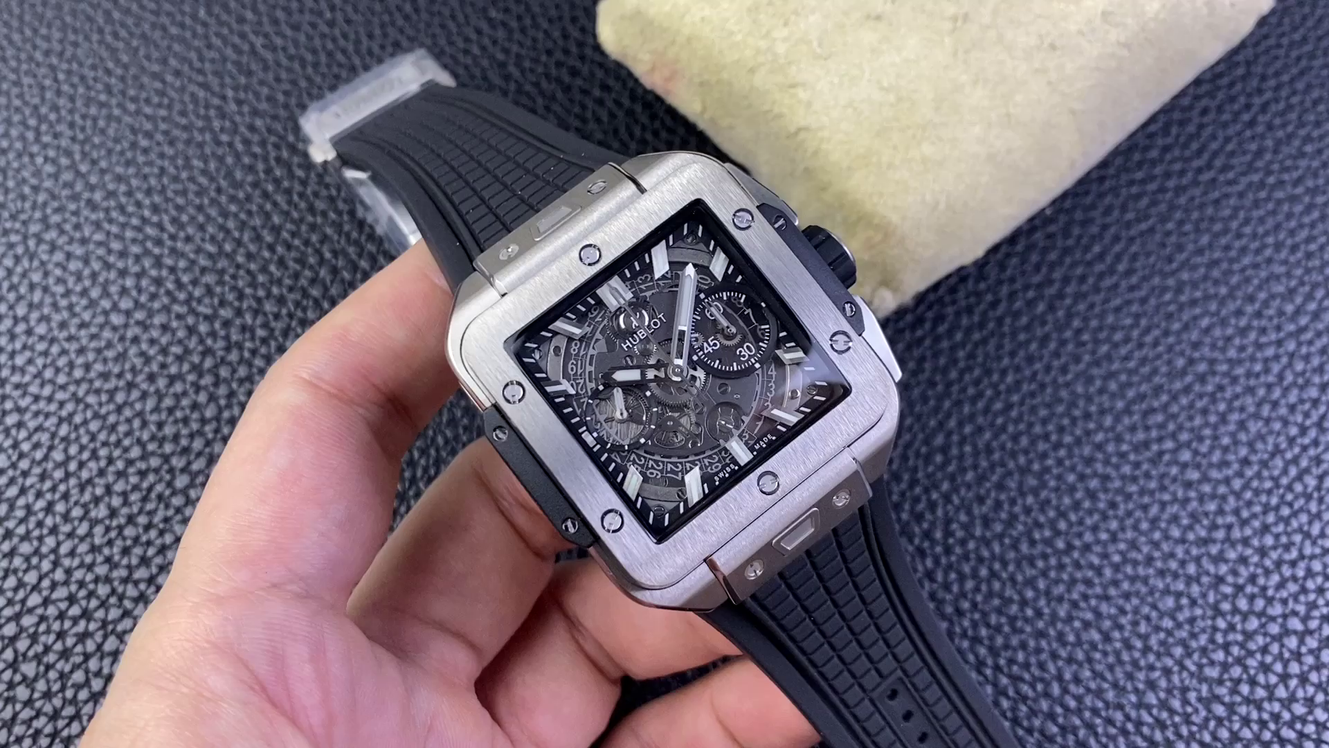 Hublot Square Bang 821.OM.0180.RX 42 mm - QualitySwissReplica