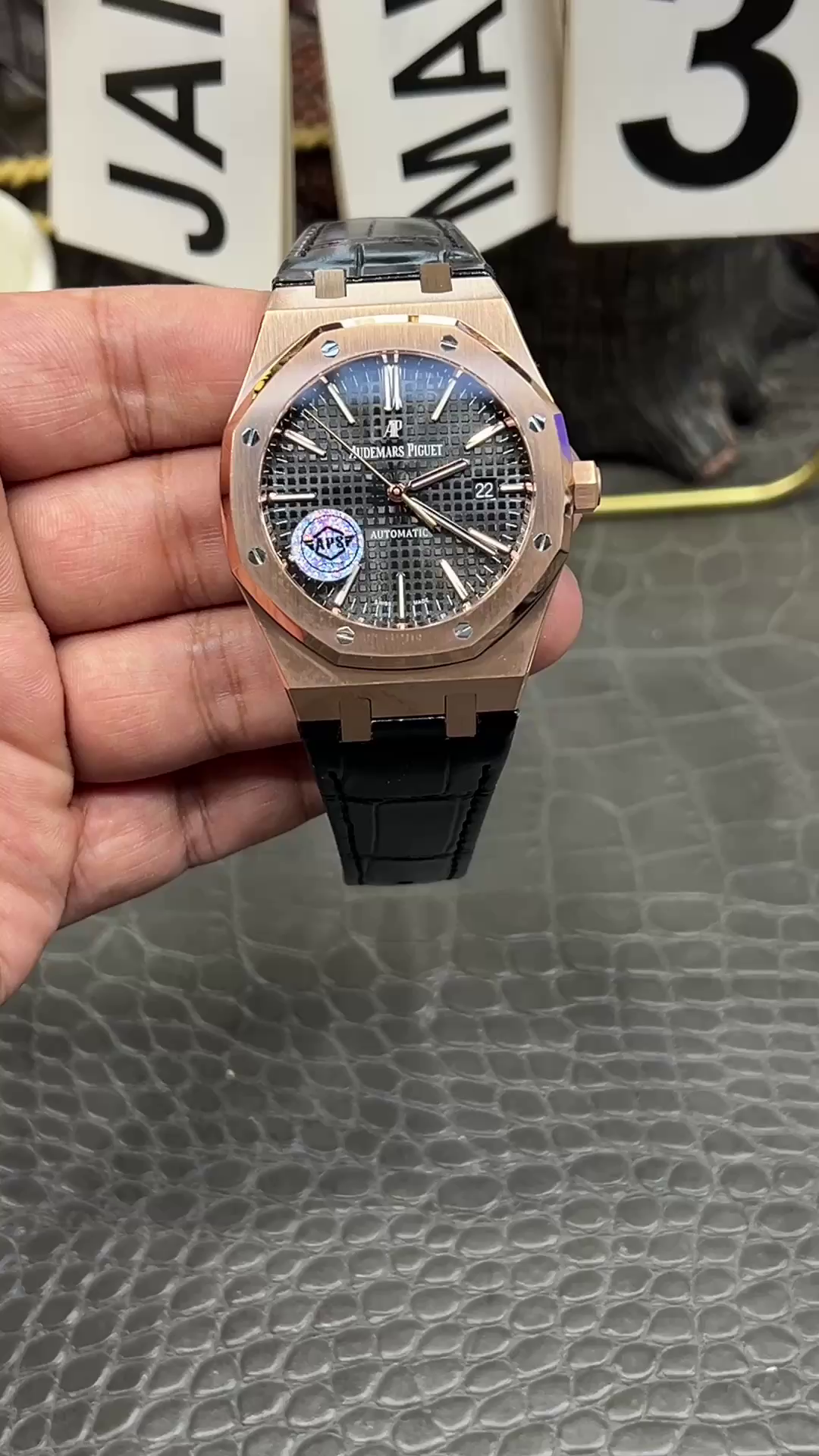 AP Replica Royal Oak 15400OR.OO.D002CR.01 41 Rose Gold Black Leather Strap - QualitySwissReplica