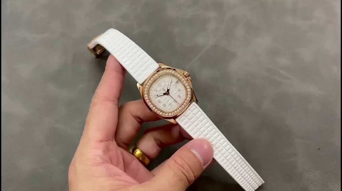 Replica Patek Philippe Aquanaut Rose Gold White Dial 5068R 010 36mm Lady Watch - QualitySwissReplica