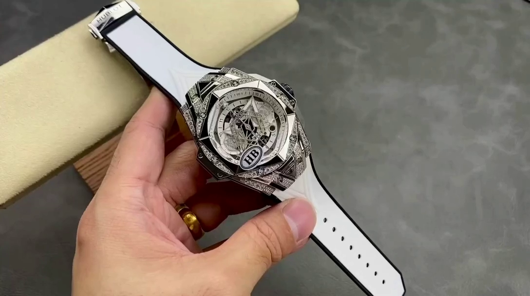 418.NX.2001.RX.1604.MXM20 Hublot Big Bang Partnerships Sang Bleu II Titanium Diamond - QualitySwissReplica
