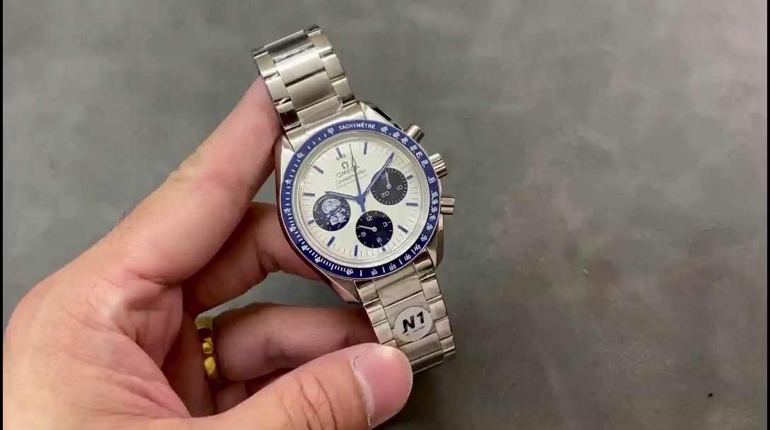 Omega Speedmaster Replica 310.32.42.50.02.001 42mm Stainless Steel Bracelet - QualitySwissReplica