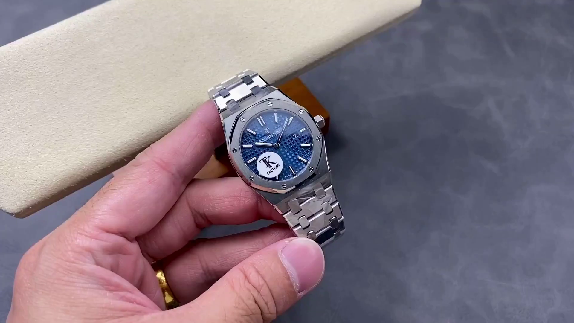 AP Royal Oak 41 Blue Dial 15500ST.OO.1220ST.01 Replica Automatic - QualitySwissReplica