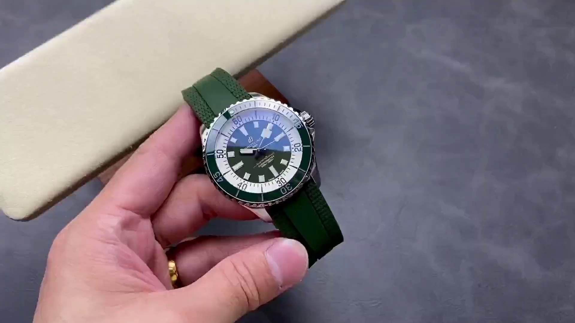 Breitling Superocean Automatic 44 Green Men's Diving Watch A17376A31L1S1 Replica - QualitySwissReplica