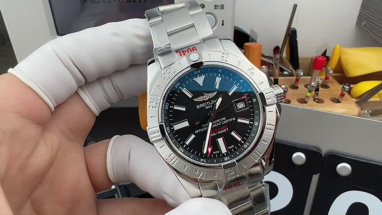 Breitling Avenger II GMT 43mm A32390111B1A1 Replica - QualitySwissReplica