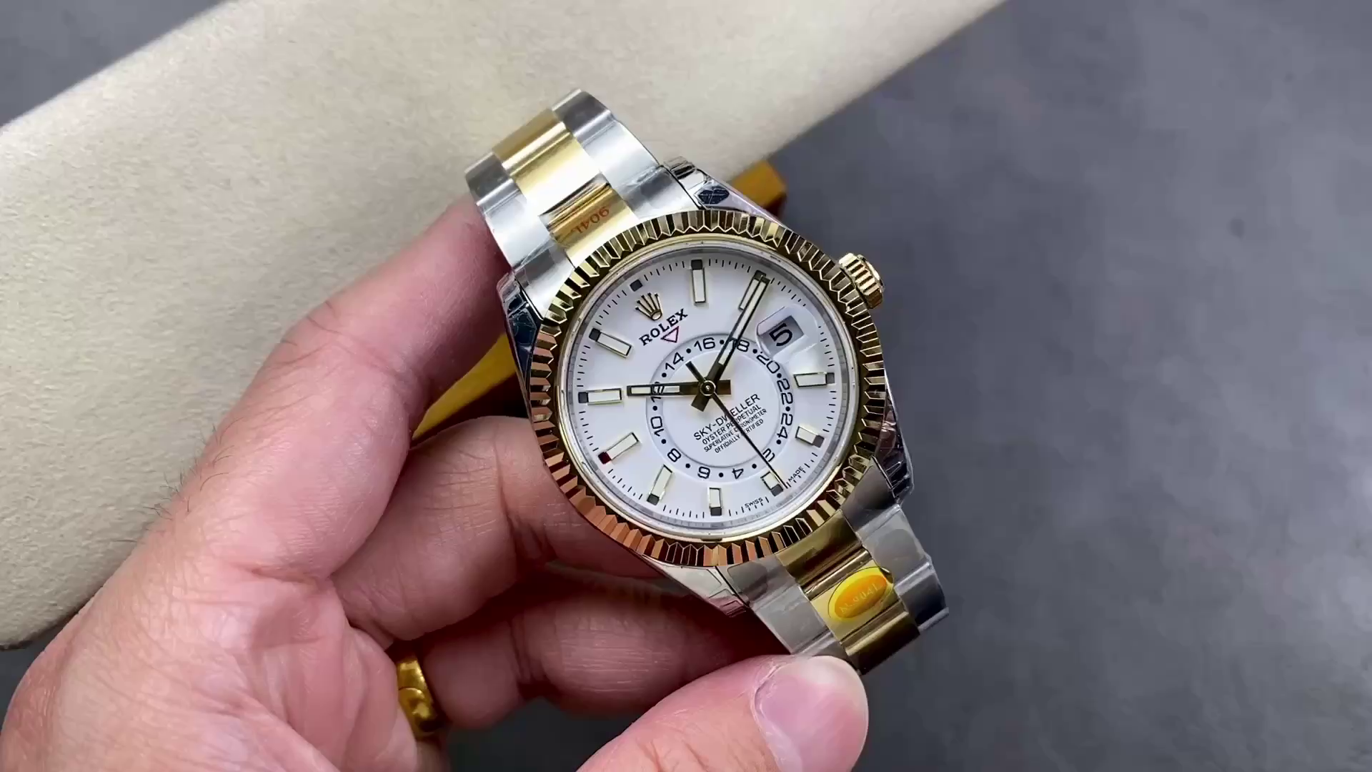 Rolex Sky Dweller 42mm White Dial Stick Markers m336933 0005 Men's Watch - QualitySwissReplica