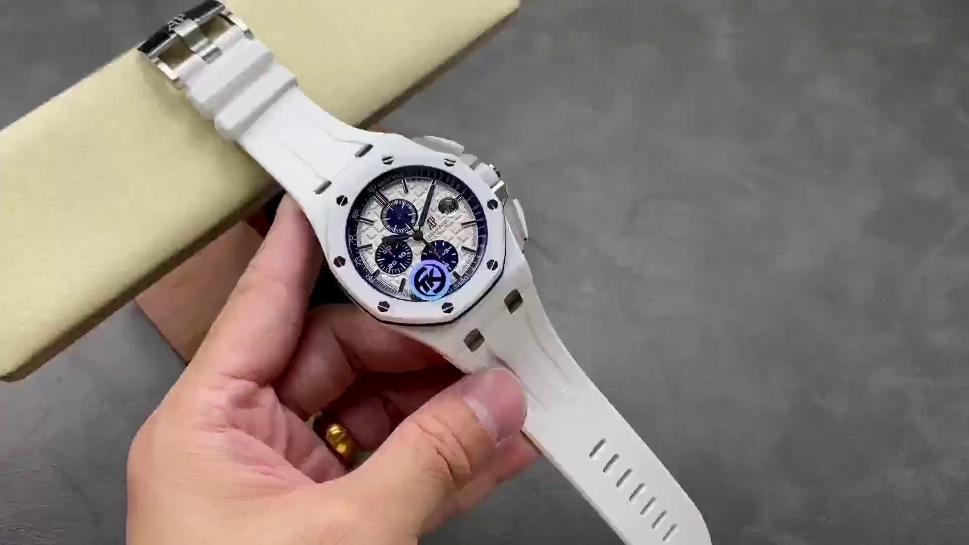 AP Royal Oak Offshore Replica Men's Watch 26402CB.OO.A010CA.01 White Rubber Strap - QualitySwissReplica