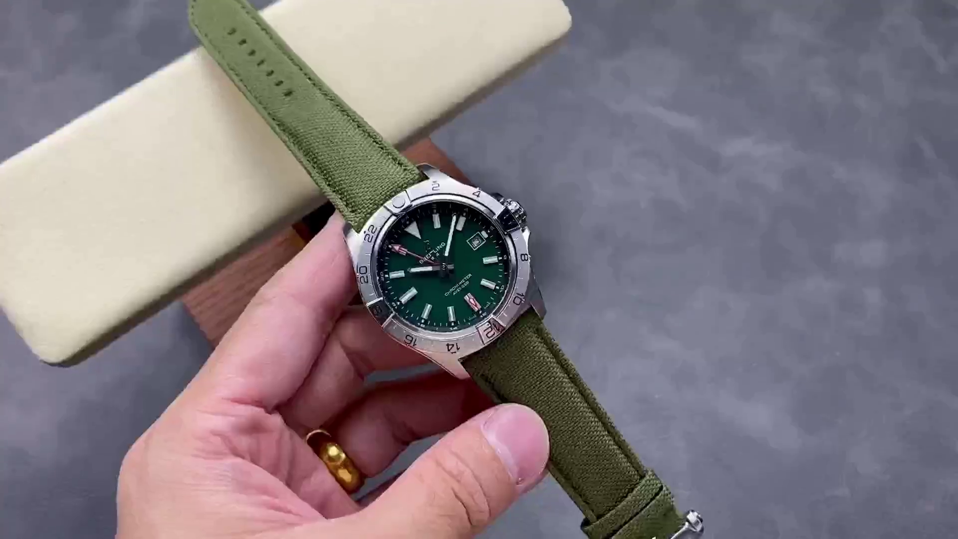 Breitling Avenger Automatic Gmt A32320101B1X1 Green Dial Replica - QualitySwissReplica