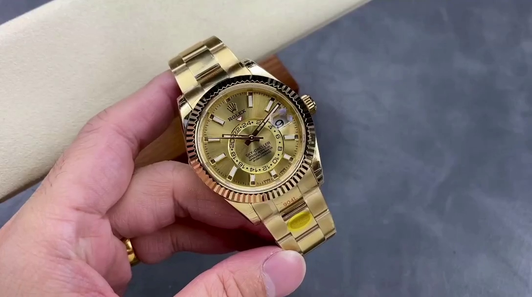 Rolex Sky Dweller 42mm Yellow Gold Champagne Dial m336938 0001 Men's Replica Watch - QualitySwissReplica