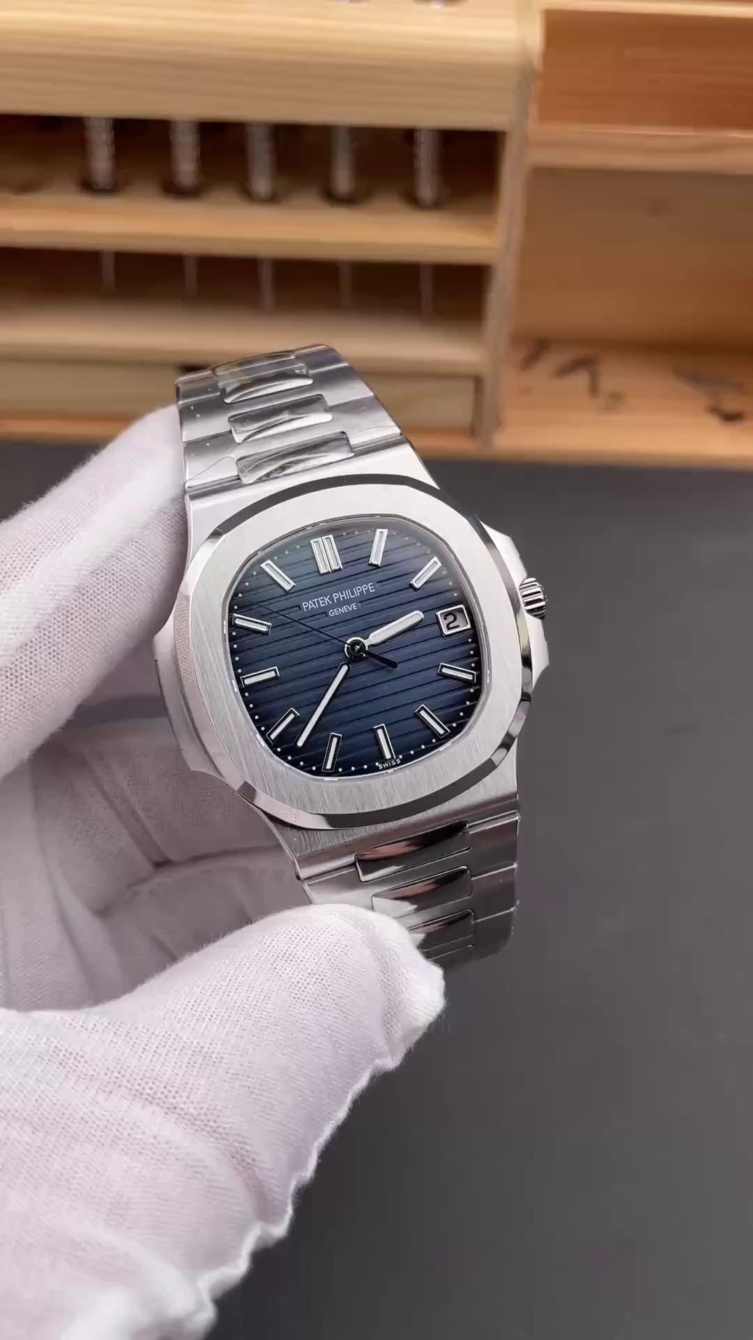 Patek Philippe Nautilus Self Winding Watch 5811 1G 001 Replica Watch - QualitySwissReplica