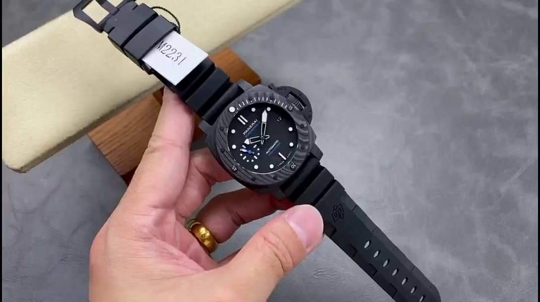 Panerai Submersible 1:1 Clone 42 Carbon PAM02231 Automatic Blue Dial - QualitySwissReplica