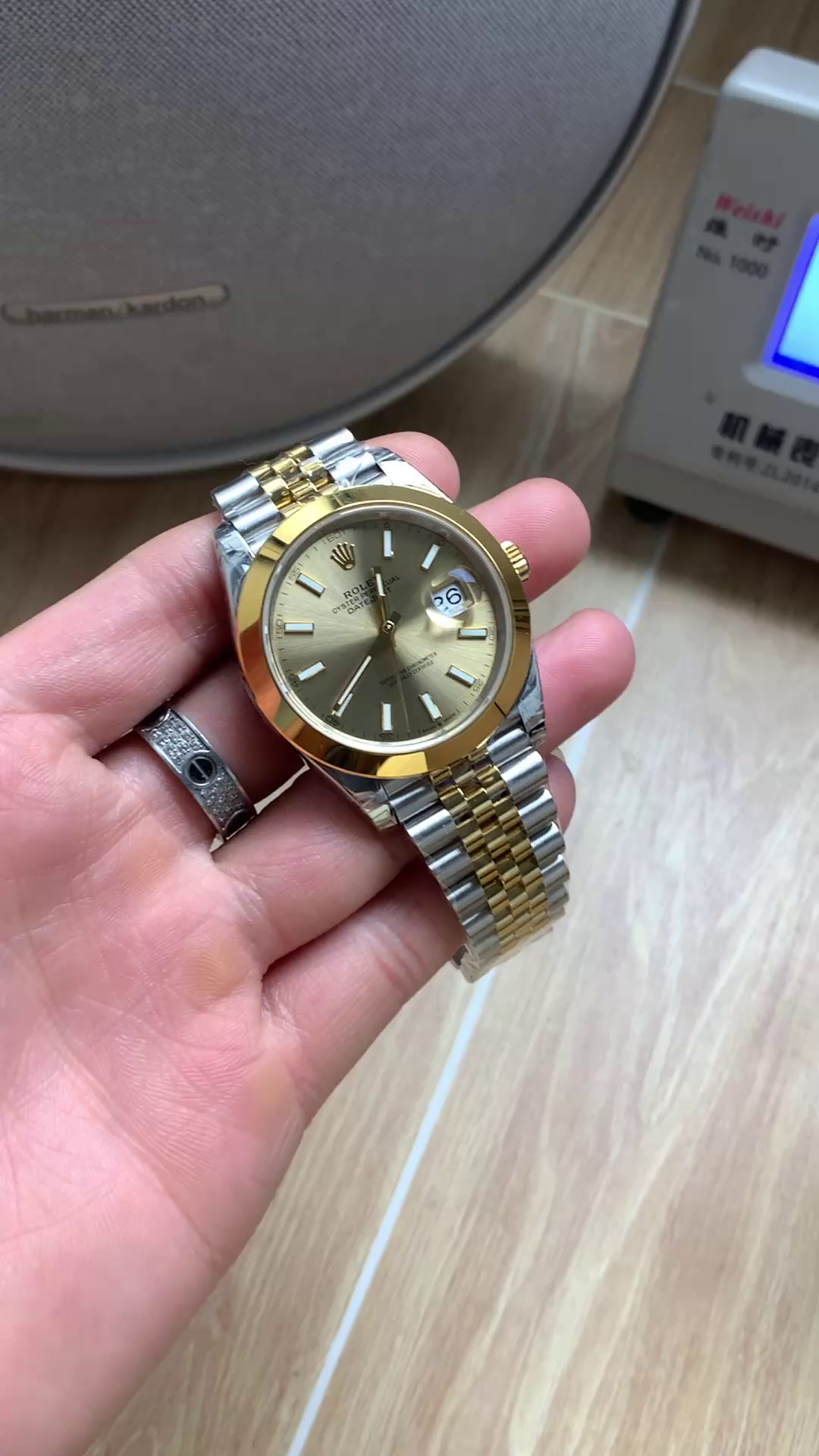 1:1 Clone Rolex Datejust 41 Smooth Bezel 126303-0010 Champagne Dial Automatic - QualitySwissReplica