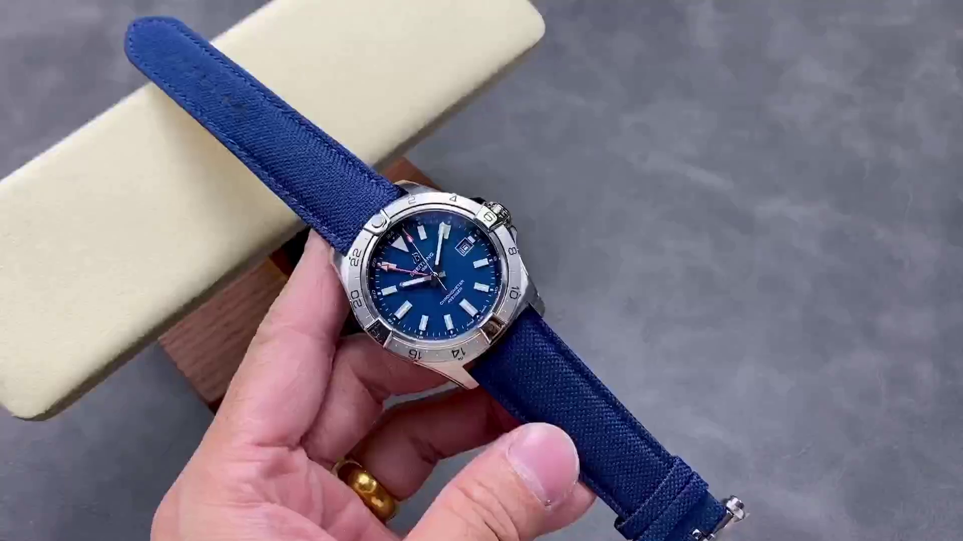 Breitling Avenger Automatic GMT A32320101C1X1 44mm Replica - QualitySwissReplica
