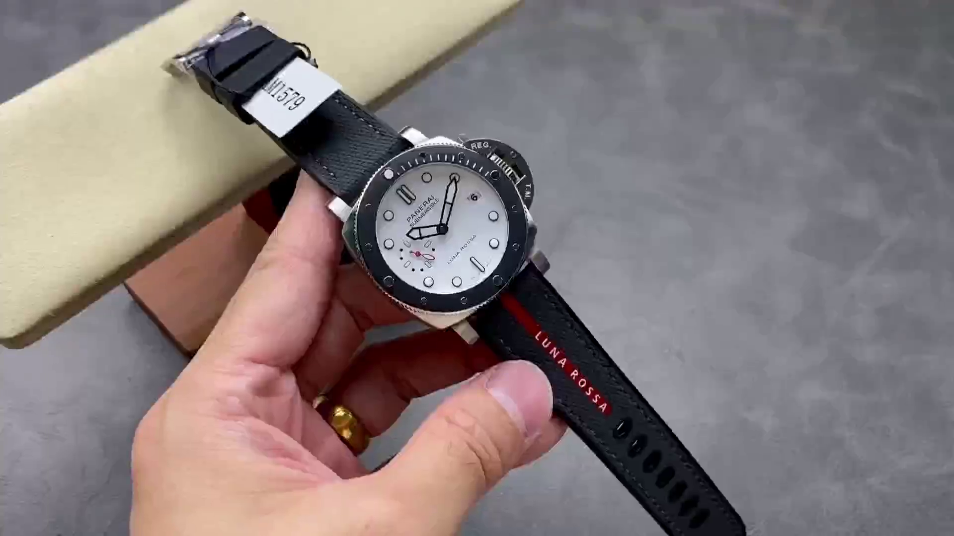 Panerai Submersible PAM01579 Luna Rossa Steel Replica 42MM White Dial - QualitySwissReplica