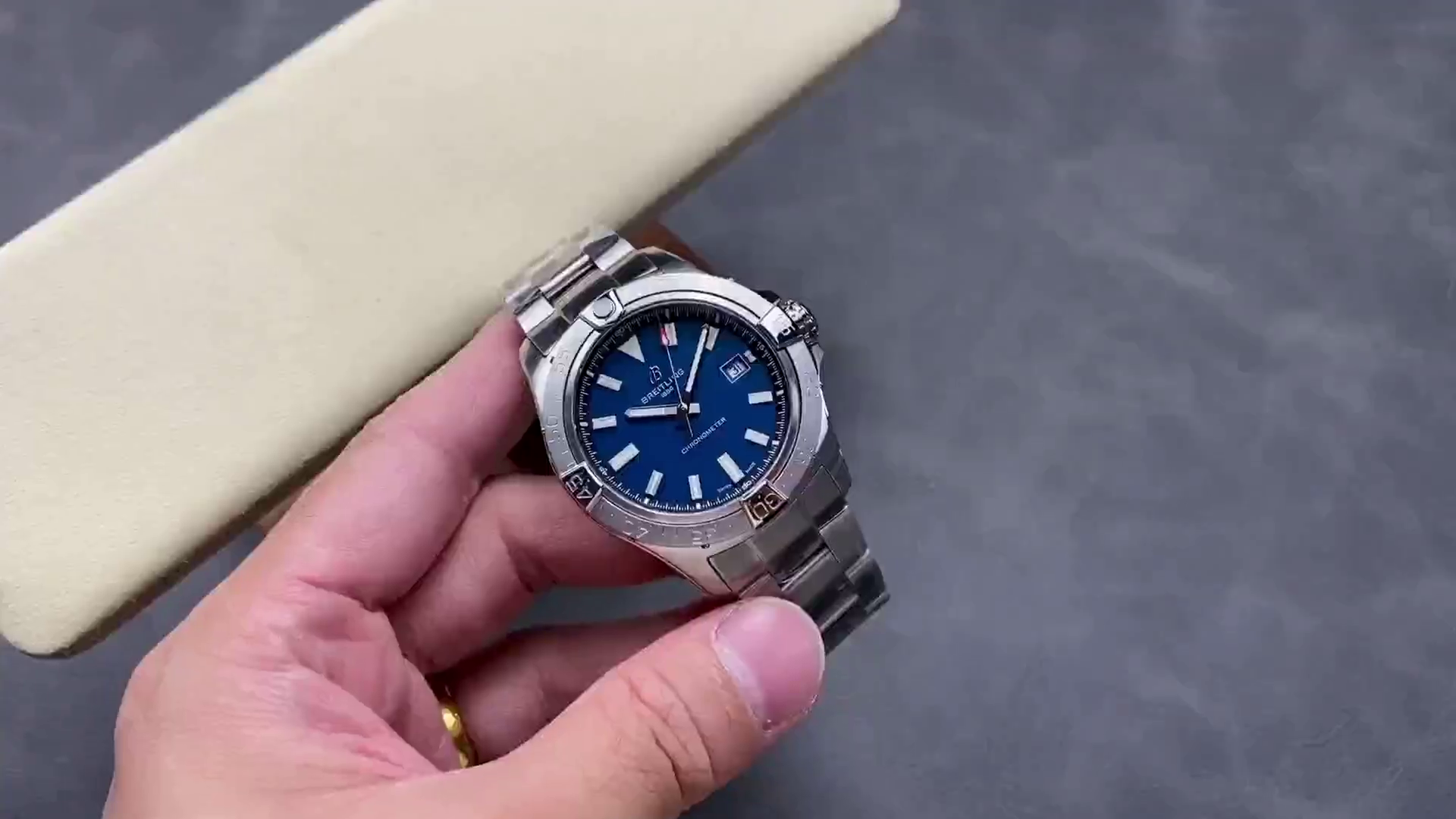 Breitling Avenger Automatic 42mm A17328101C1A1 Replica - QualitySwissReplica