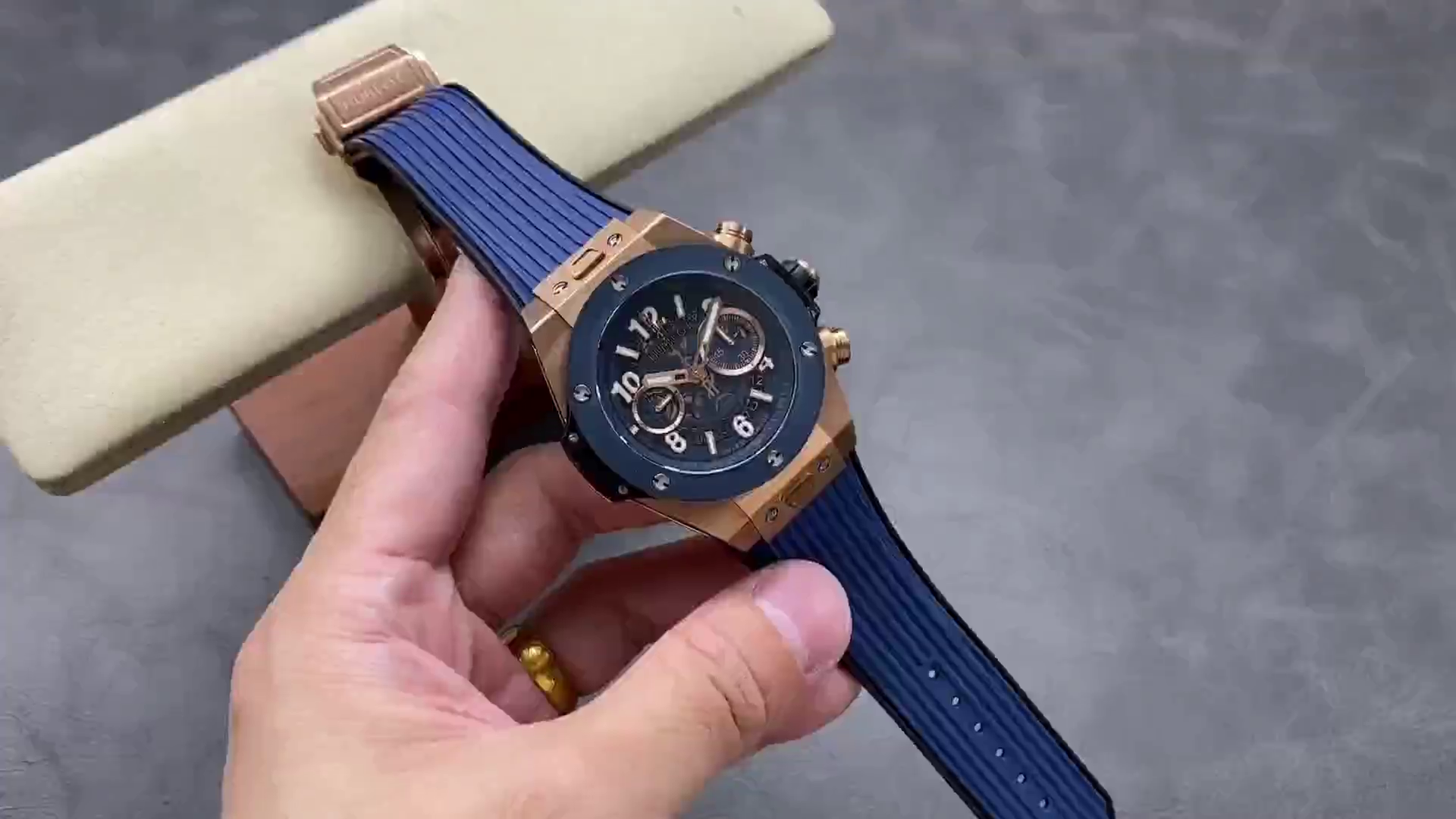 Replica Hublot Big Bang Unico King Gold Blue Ceramic 421.OL.5180.RX - QualitySwissReplica