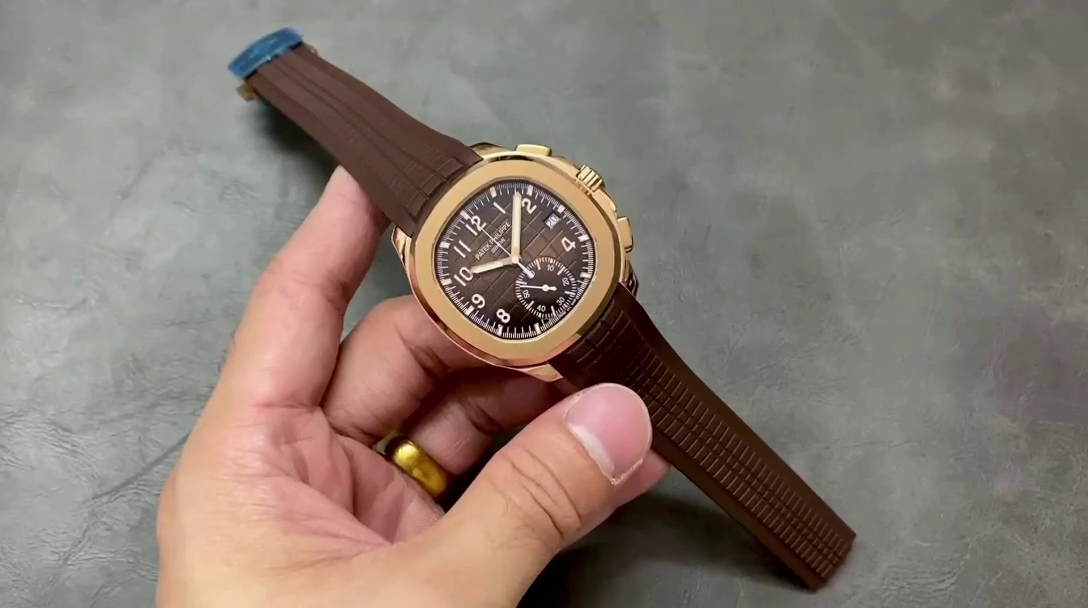 Replica Patek Philippe Aquanaut 5968R 001 42mm Mens Watch - QualitySwissReplica