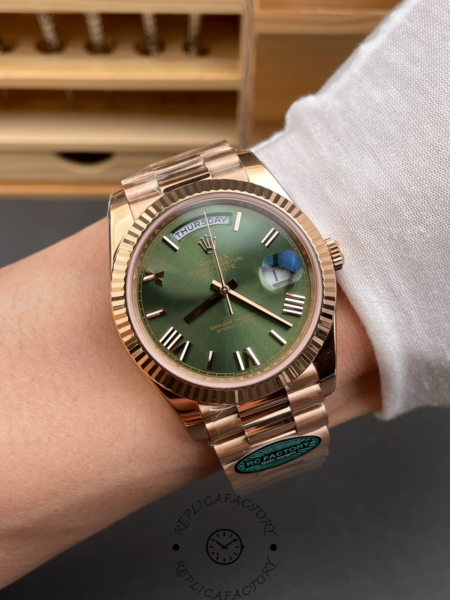 Rolex Day Date 40 18k Everose Gold Olive Green Dial m228235 0025 40mm - QualitySwissReplica