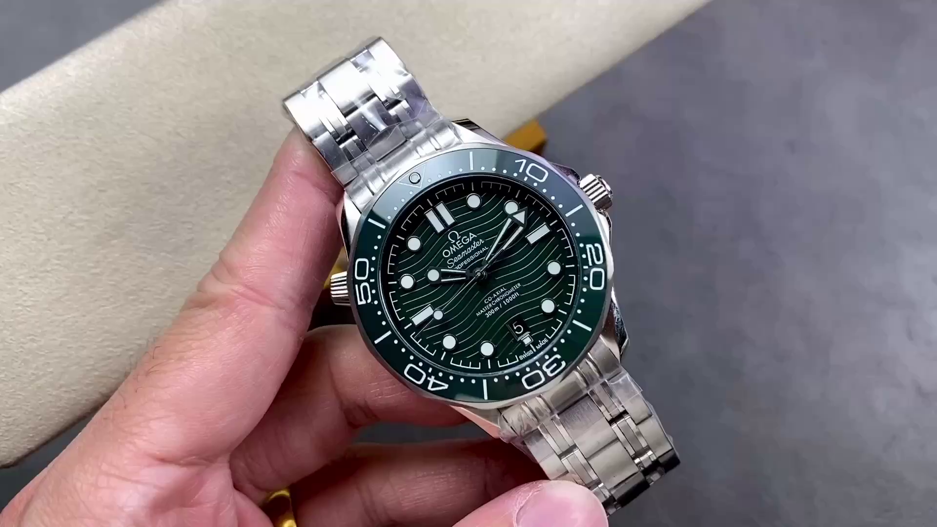 Omega Seamaster Diver 300M 210.30.42.20.10.001 Green Dial Replica Men's Watch - QualitySwissReplica
