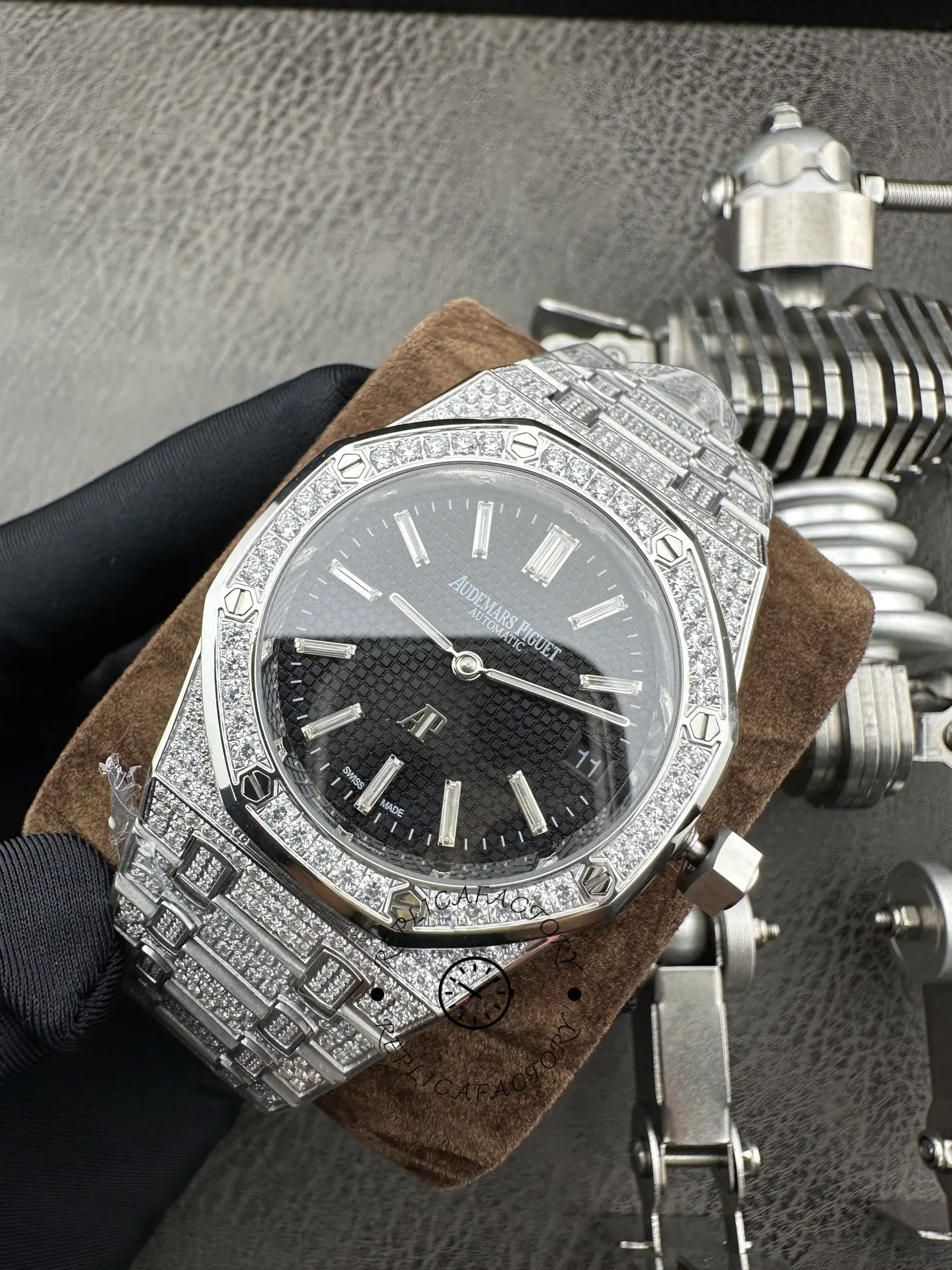 AP Royal Oak Extra-Thin 39mm 15202BC.ZZ.1241BC.03 Replica - QualitySwissReplica