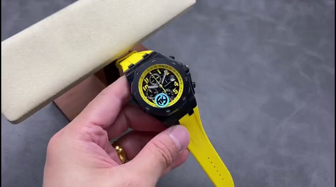 AP Royal Oak Offshore Bumblebee 42MM Rubber Strap 26176FO.OO.D101CR.02 Replica - QualitySwissReplica