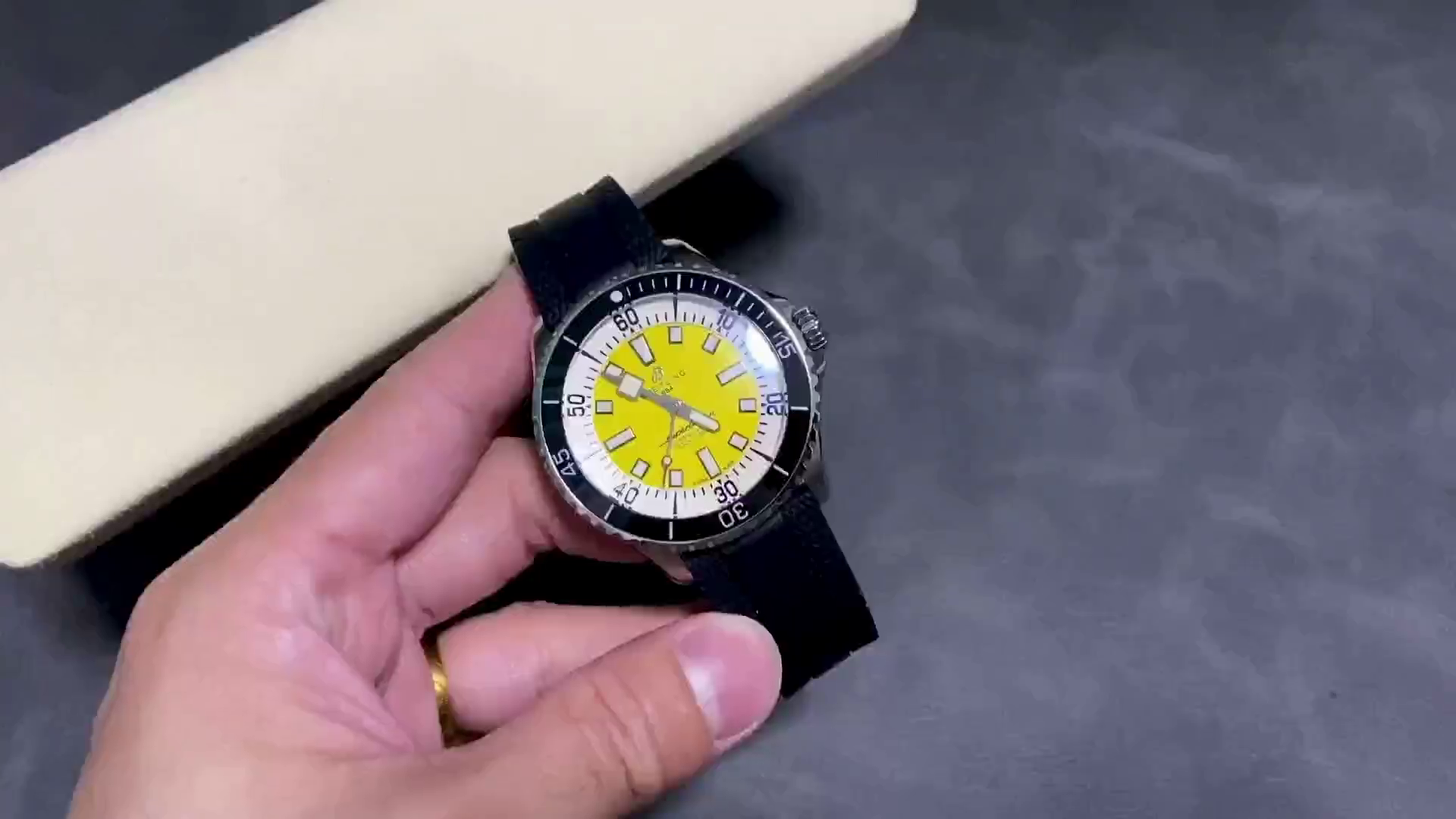 Breitling 1:1 Clone Superocean Automatic 42 Yellow Dial A17375211I1S1 Men's Watch - QualitySwissReplica