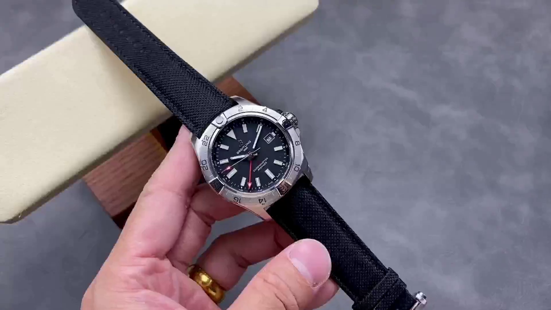 Breitling Avenger GMT 44MM Red Pointer A32320101B1X1 Replica - QualitySwissReplica