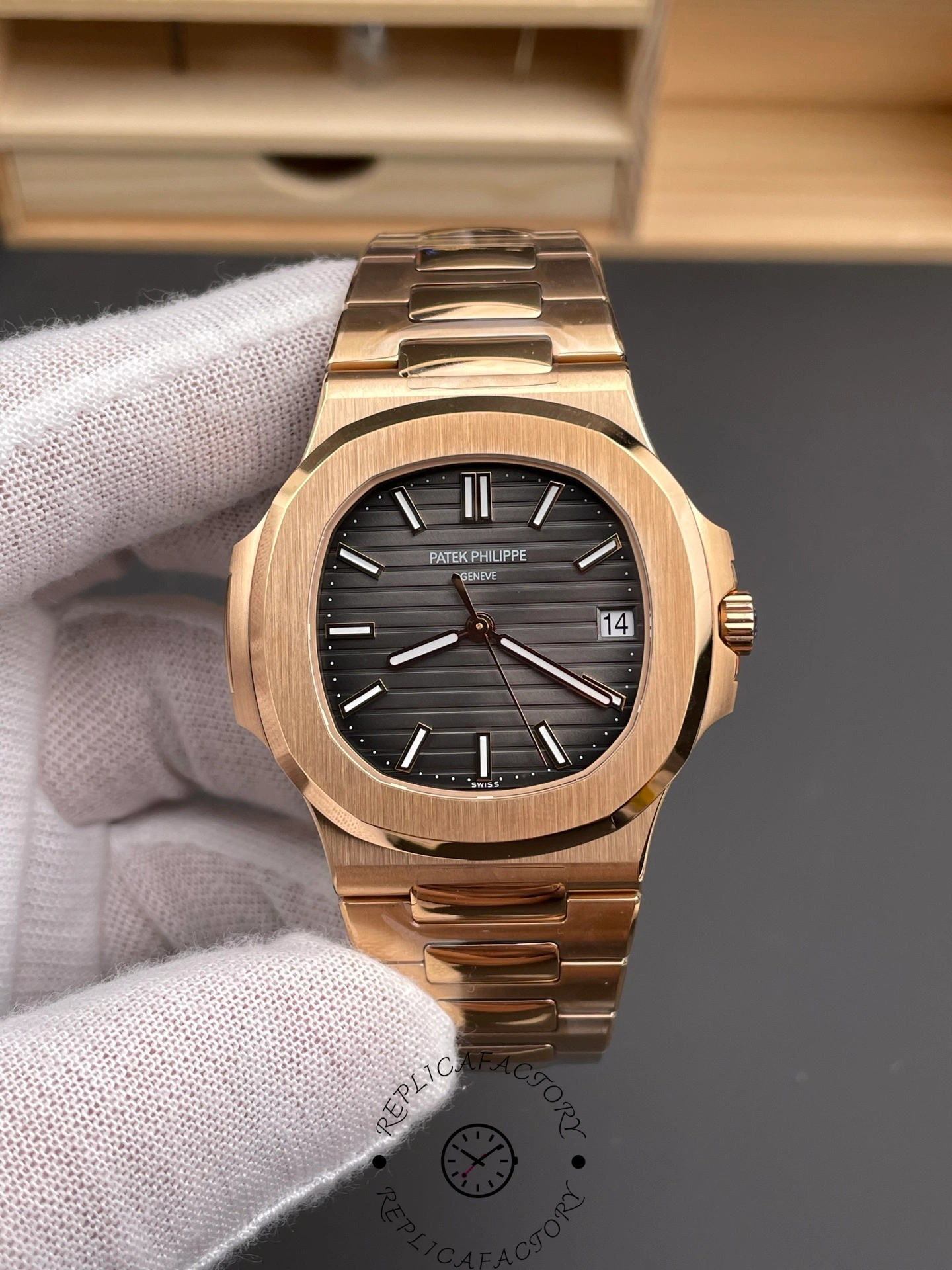 Patek Philippe Nautilus 5711 1R 001 40MM Replica Watch - QualitySwissReplica