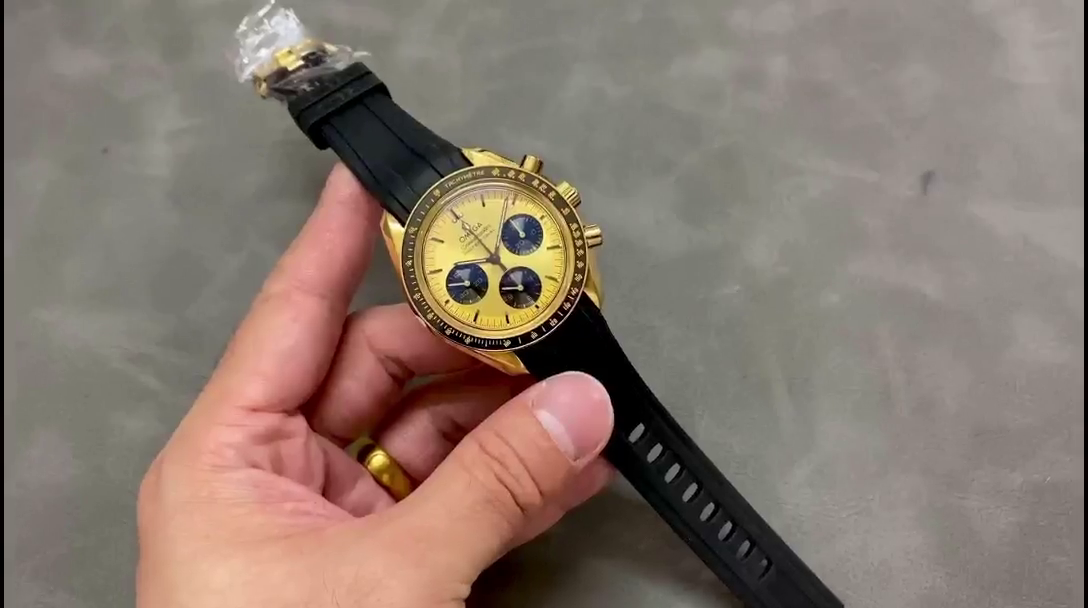 Omega Speedmaster Moonwatch 310.62.42.50.99.001 Rubber Strap 1:1 Clone Watch - QualitySwissReplica