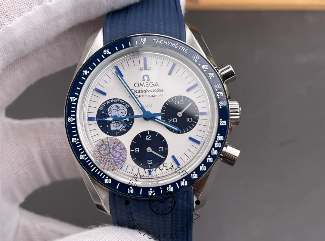 1:1 Clone Omega Speedmaster Silver Snoopy Award 310.32.42.50.02.001 - QualitySwissReplica